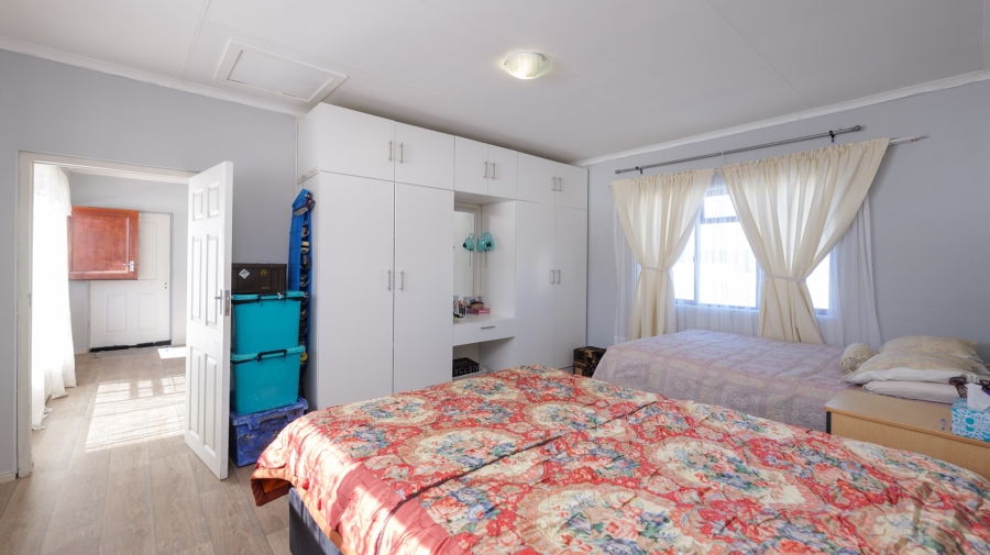 5 Bedroom Property for Sale in Bredasdorp Western Cape